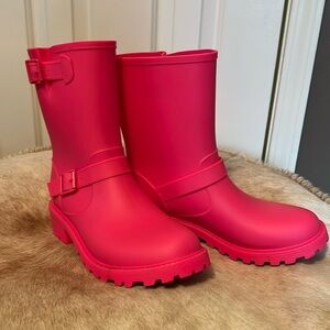 Bubblegum pink rain boots.  Size 9